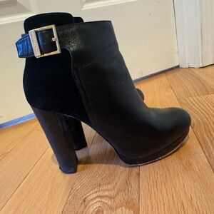 Michael Kors high heel Bootie with Buckle, almond toe, black, size 6